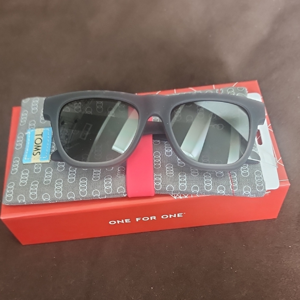 TOMS Charcoal Gray Sunglasses